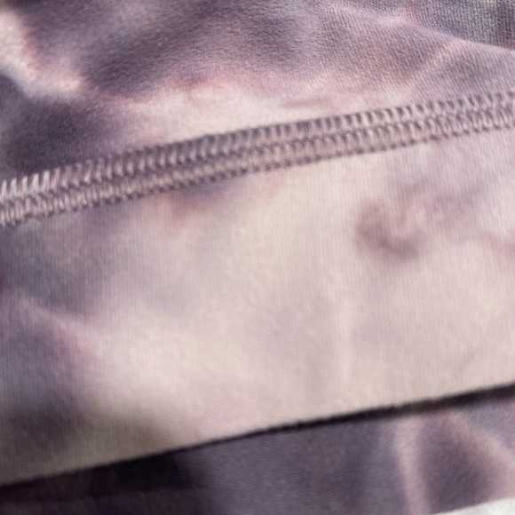 Lululemon diamond dye flow y Nulu bra size 8 purple - Picture 8 of 8